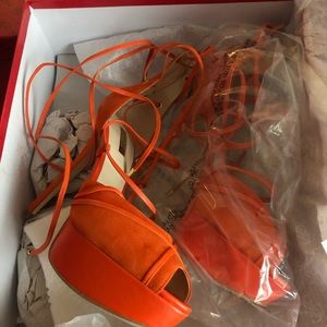 GUESS Platform strappy perfect heel